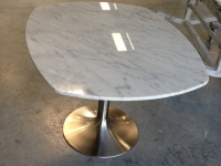 Table Bianco Carrara sur pied alu brossé Approsine Bristot 56