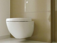 Habillage toilettes en Quartz Maron Canela.
Wc design Stark